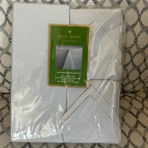 Kate spade NY larabee dot tablecloth and napkin 9 piece set